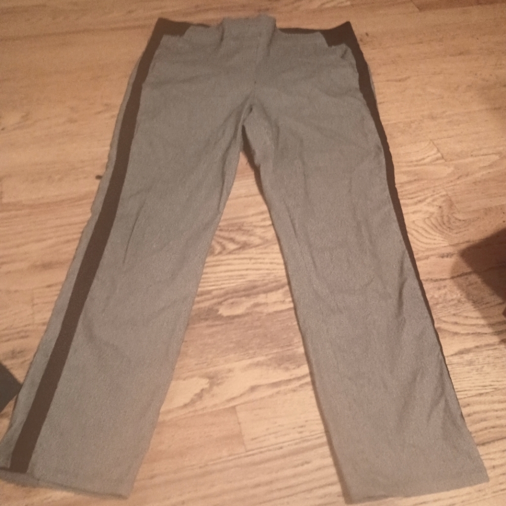Simply Vera Vera Wang Gray and Black CHECKED PULL ON FLATTERING PANTS LARGE LG L